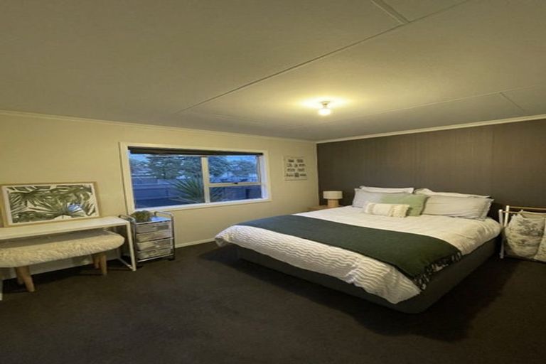 Photo of property in 38 Suzanne Grove, Kelvin Grove, Palmerston North, 4414