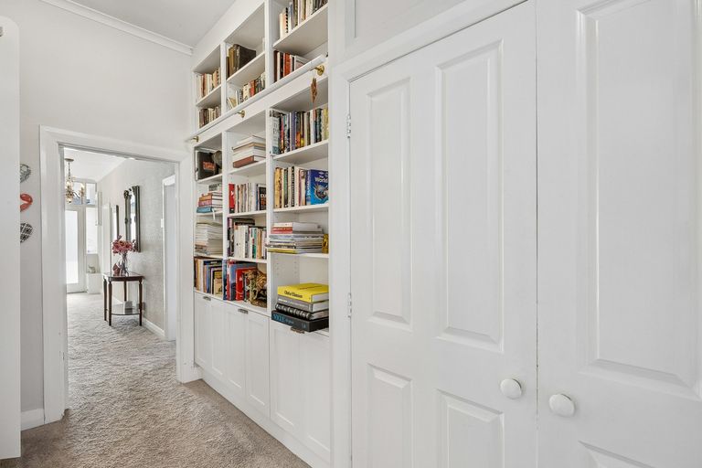 Photo of property in 17 Sandringham Street, Saint Clair, Dunedin, 9012