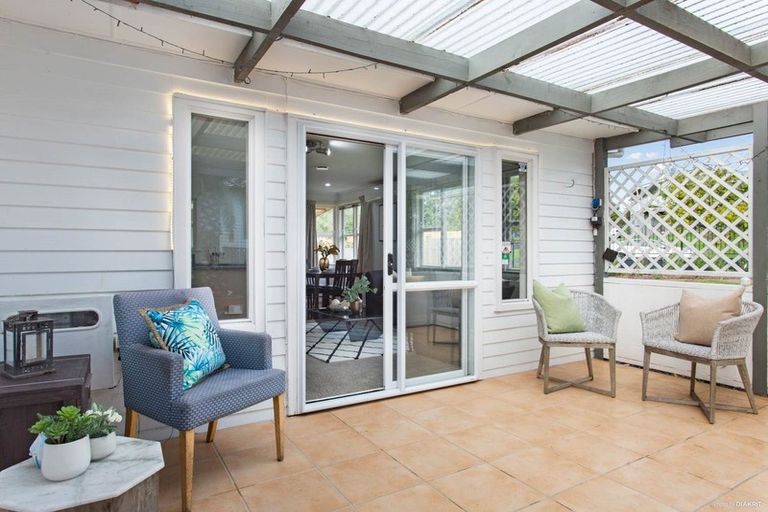 Photo of property in 51 Lauderdale Road, Birkdale, Auckland, 0626