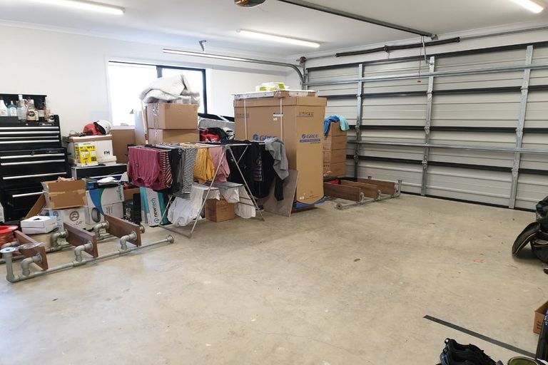 Photo of property in 38 Mooring Close, Whitby, Porirua, 5024