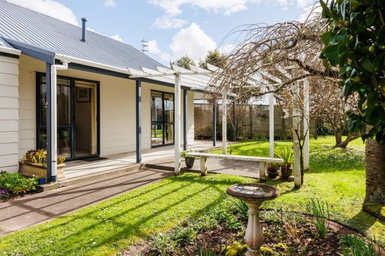 Photo of property in 16 Delta Place, Milson, Palmerston North, 4414