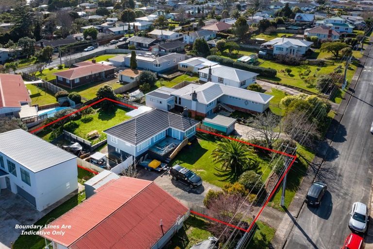 Photo of property in 68 Sylvan Crescent, Te Atatu South, Auckland, 0610