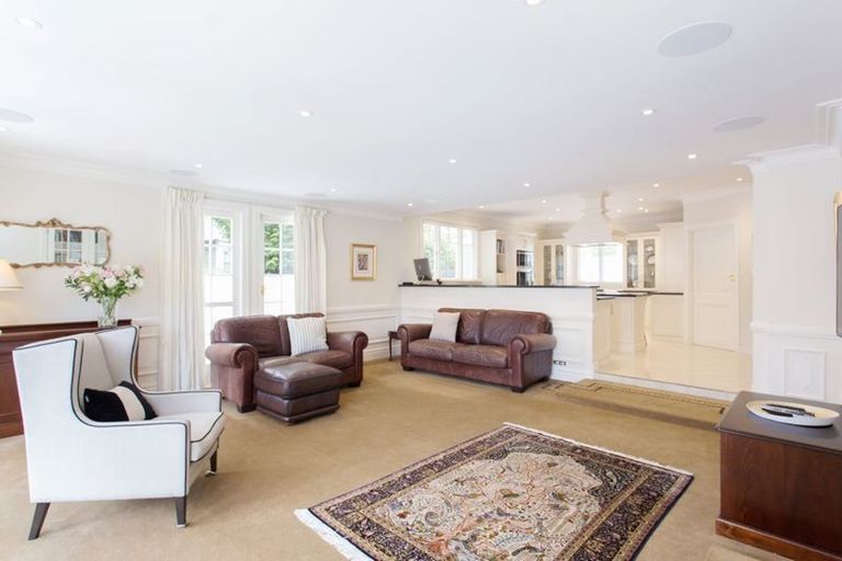 Photo of property in 122 Straven Road, Fendalton, Christchurch, 8014