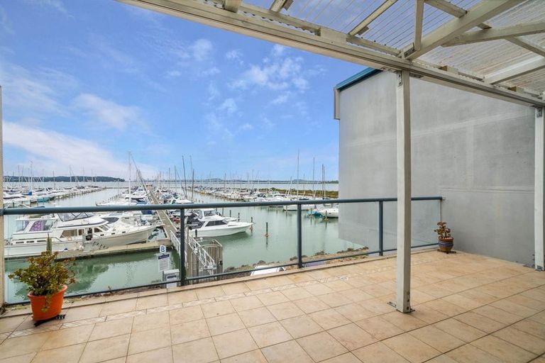 Photo of property in 16/15 Clearwater Cove, West Harbour, Auckland, 0618