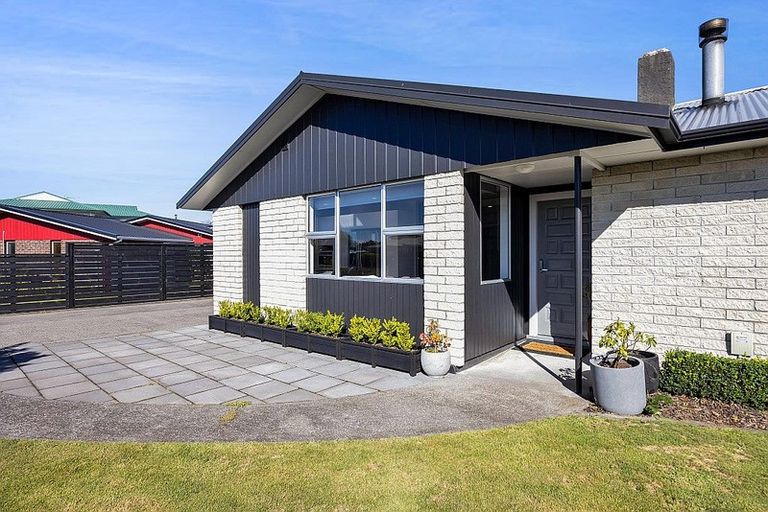 Photo of property in 12 Green Lane, Hawera, 4610