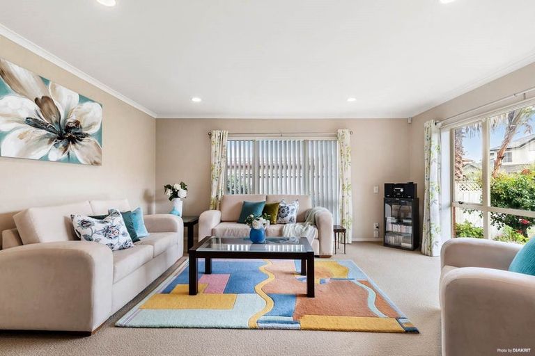Photo of property in 16 Carousel Crescent, East Tamaki Heights, Auckland, 2016
