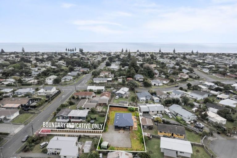 Photo of property in 64 Toi Street, Otaki Beach, Otaki, 5512
