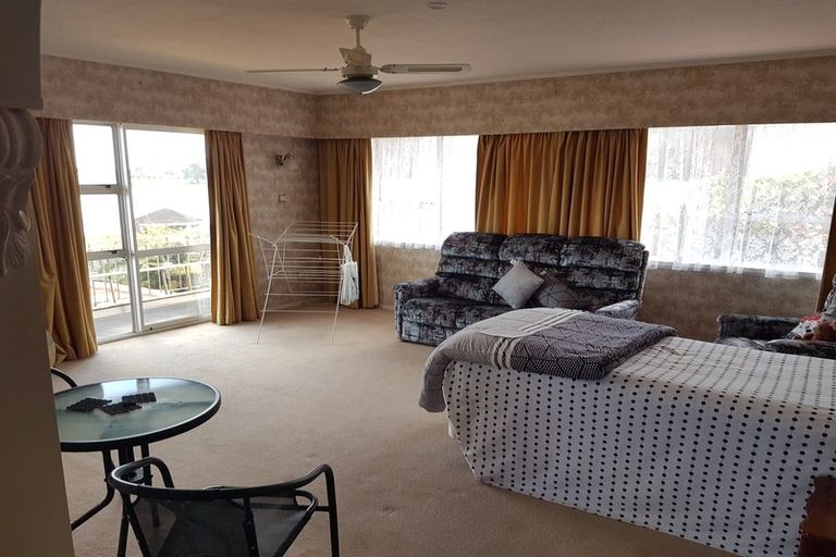 Photo of property in 2 Shepherds Road, Papakura, 2110