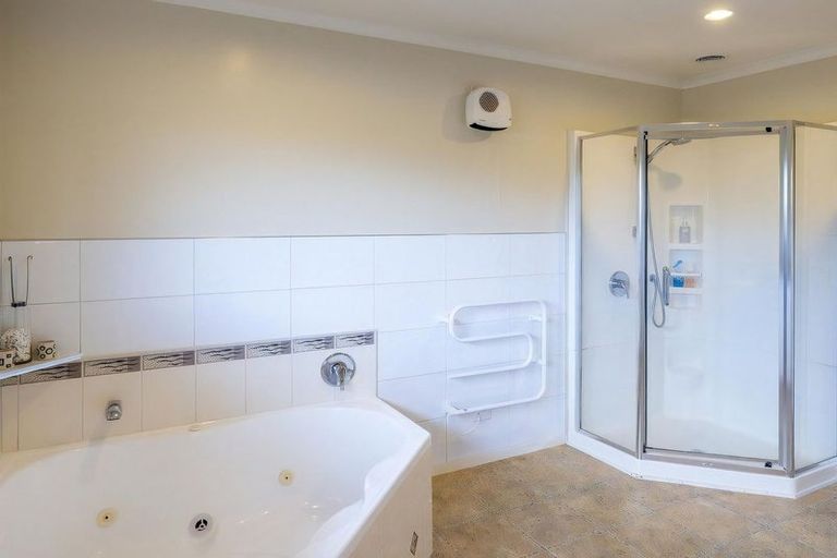 Photo of property in 46 Campion Road, Waikanae Beach, Waikanae, 5036