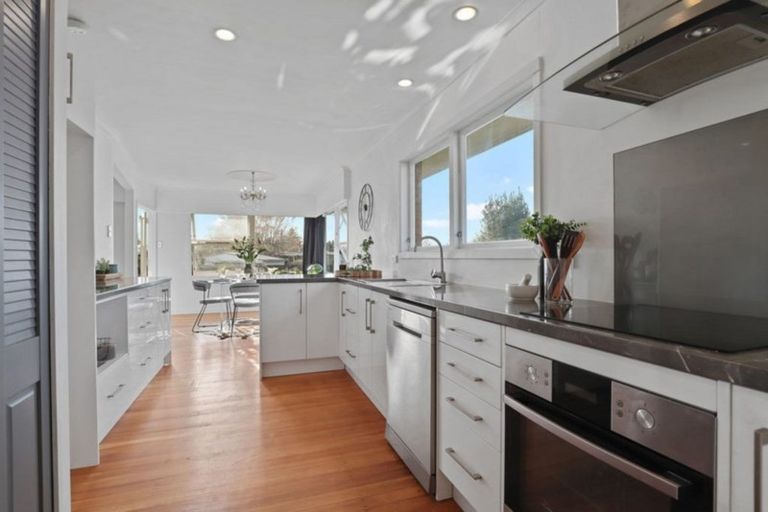 Photo of property in 6 Aotea Place, Chedworth, Hamilton, 3210