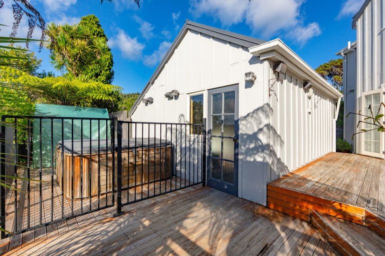 Photo of property in 1032 Scenic Drive North, Swanson, Auckland, 0816