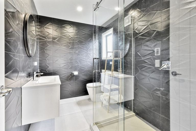 Photo of property in 6 Kawakawa-orere Road, Kawakawa Bay, Papakura, 2585