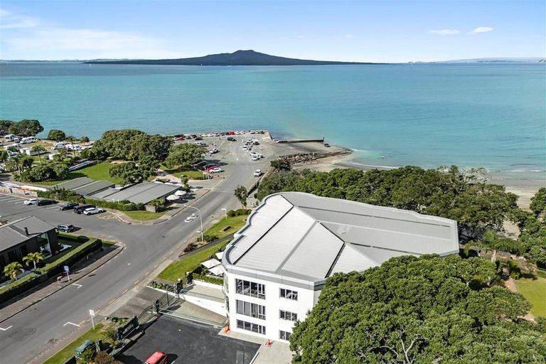 Photo of property in 1/7 The Promenade, Takapuna, Auckland, 0622