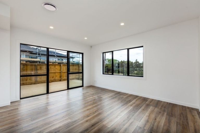 Photo of property in 4 Ahorangi Road, Silverdale, 0932