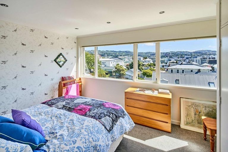 Photo of property in Westgate Flats, 9/36 Queen Street, Mount Victoria, Wellington, 6011