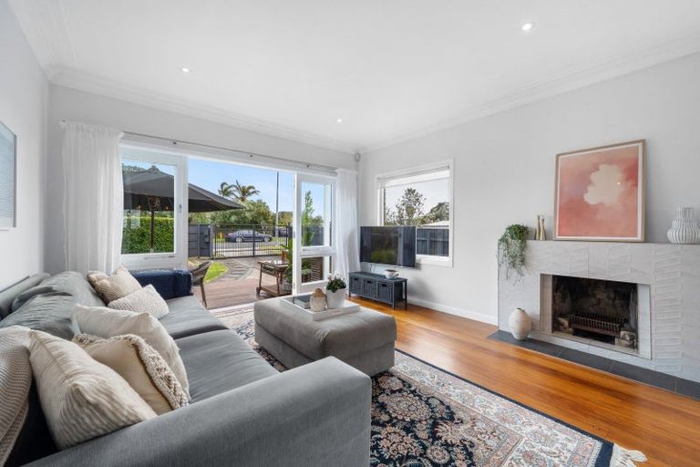 Photo of property in 20 Bradbury Road, Botany Downs, Auckland, 2010