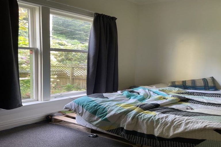 Photo of property in 129 Glenmore Street, Kelburn, Wellington, 6012