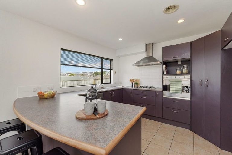 Photo of property in 16 Greenstone Place, Aotea, Porirua, 5024