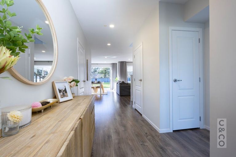 Photo of property in 11 Kahika Grove, Huapai, Kumeu, 0810