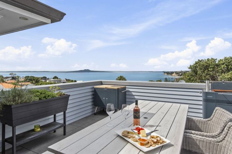 Photo of property in 2/11 Ridge Road, Waiake, Auckland, 0630