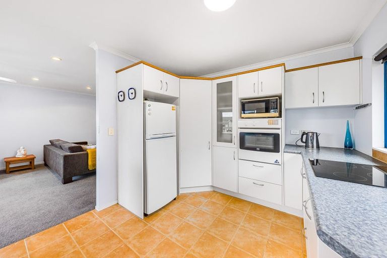 Photo of property in 1b Triangle Road, Massey, Auckland, 0614