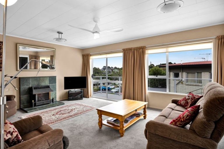 Photo of property in 17 Nevada Drive, Merrilands, New Plymouth, 4312