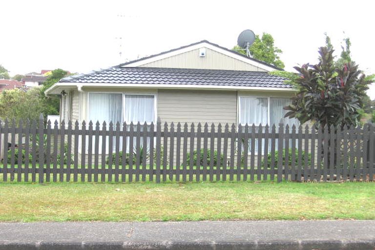 Photo of property in 42 Kirby Street, Glendene, Auckland, 0602