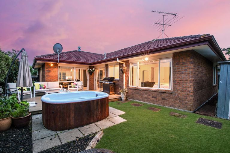 Photo of property in 8 Rushbury Place, Randwick Park, Auckland, 2105