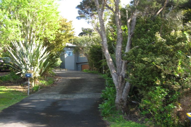 Photo of property in 24 Rauhuia Crescent, Parau, Auckland, 0604