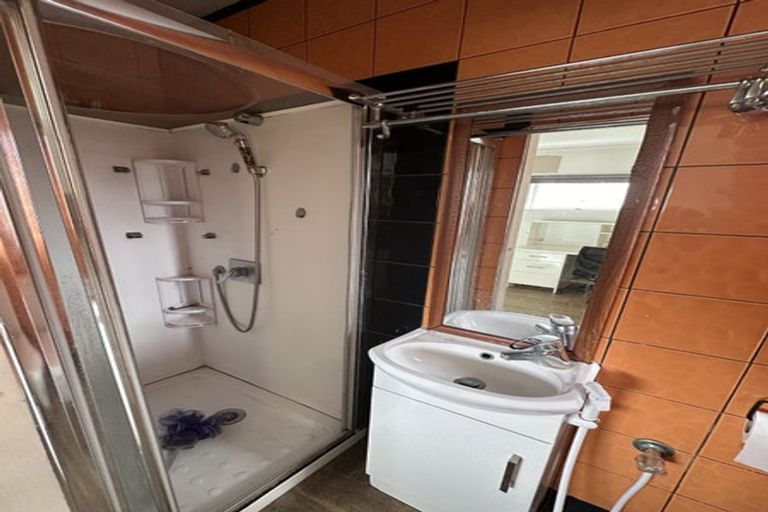 Photo of property in 19 Camelot Place, Glenfield, Auckland, 0629