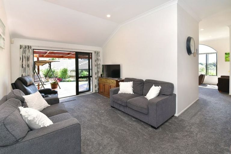 Photo of property in 4 Grovenor Drive, Orewa, 0931