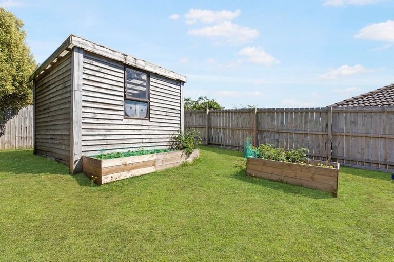 Photo of property in 20 Mandalay Place, Waiuku, 2123