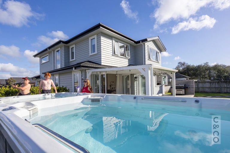 Photo of property in 11 Kahika Grove, Huapai, Kumeu, 0810