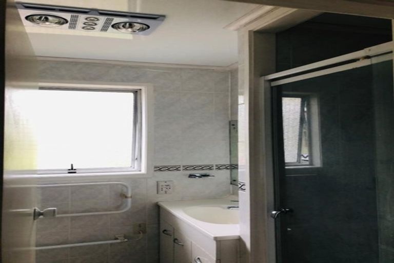 Photo of property in 23 Regency Place, Sunnynook, Auckland, 0632