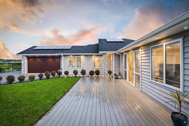 Photo of property in 8 Gemscott Crescent, Huapai, Kumeu, 0810