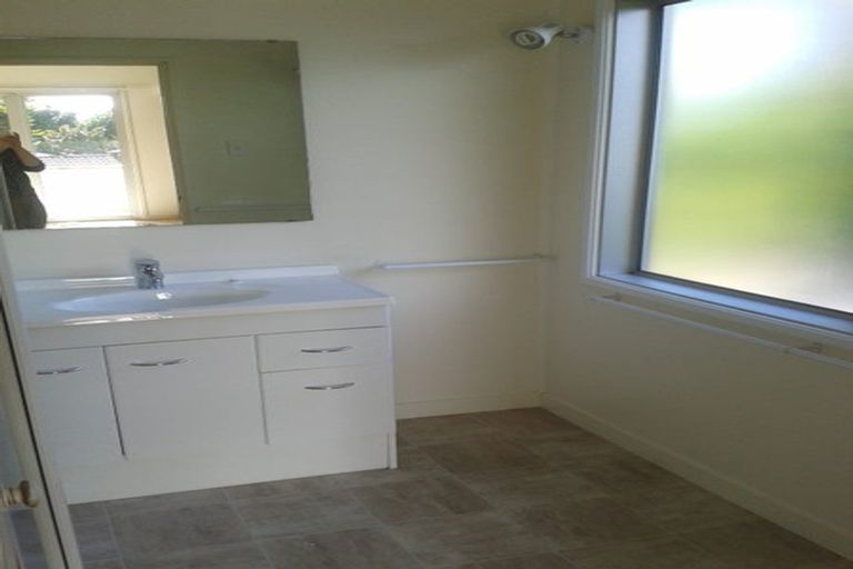 Photo of property in 60b Te Atatu Road, Te Atatu South, Auckland, 0610