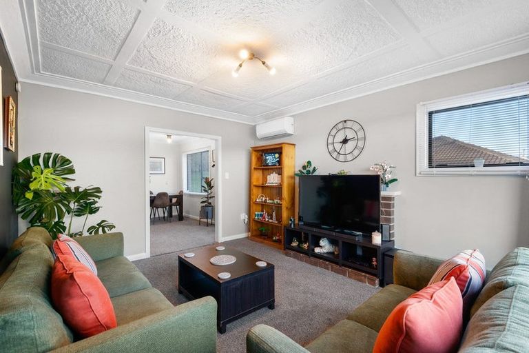 Photo of property in 17 Waldron Crescent, Green Island, Dunedin, 9018