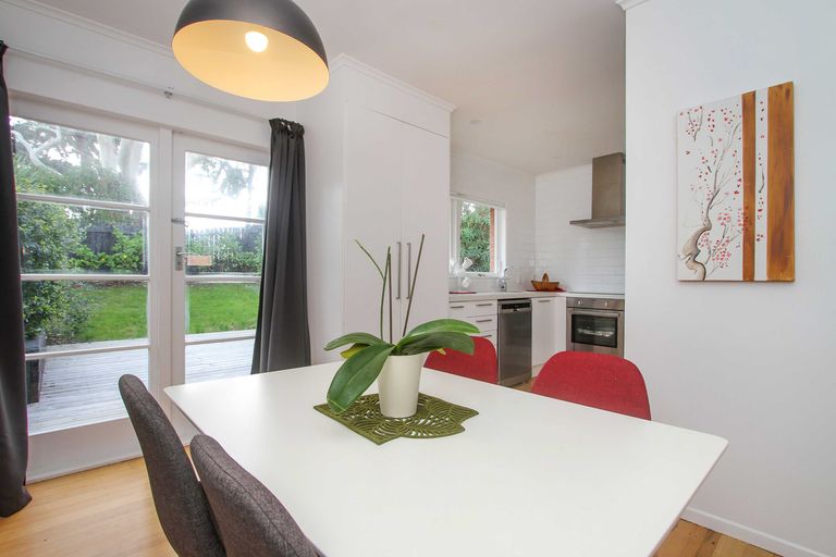 Photo of property in 2/1 Hythe Terrace, Mairangi Bay, Auckland, 0630