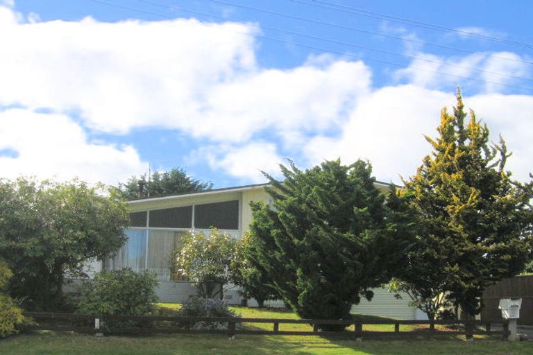 Photo of property in 11 Gradwell Place, Two Mile Bay, Taupo, 3330