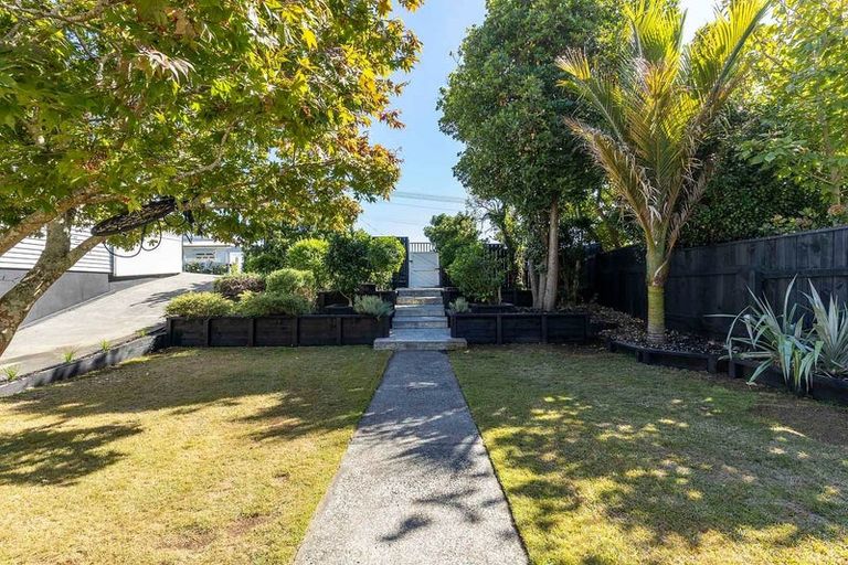 Photo of property in 107 Fulford Street, New Plymouth, 4310