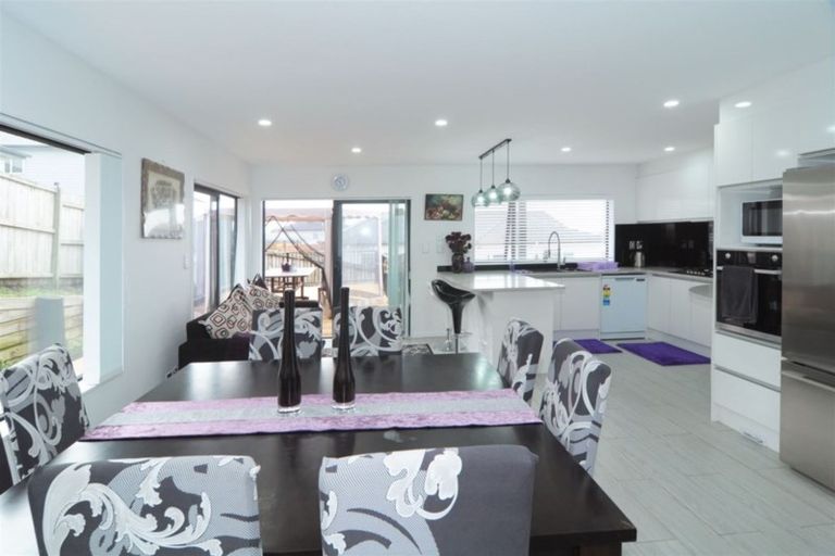 Photo of property in 14 San Casello Rise, Henderson, Auckland, 0612