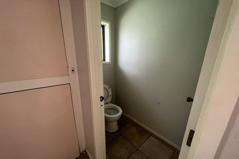 Photo of property in 121 Chamberlain Road, Massey, Auckland, 0614