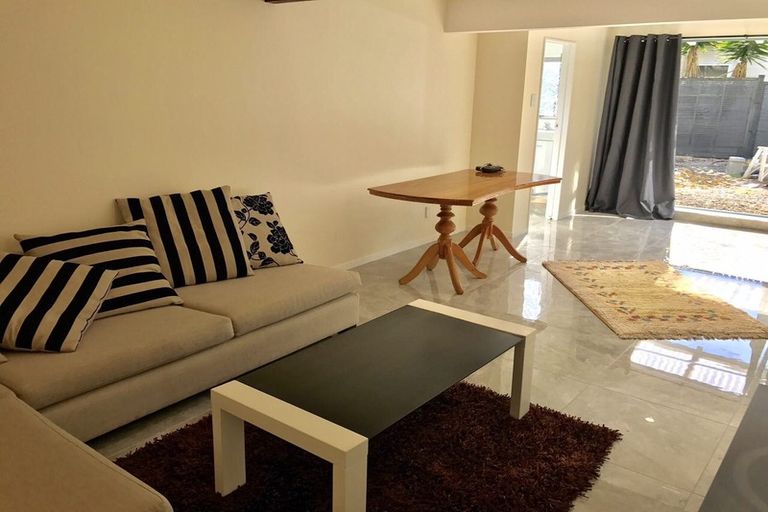 Photo of property in 1/111 Carlisle Road, Torbay, Auckland, 0632