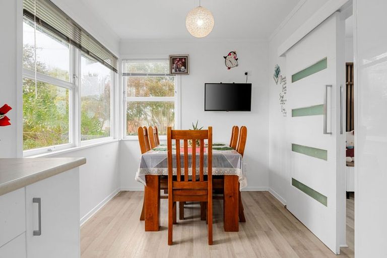 Photo of property in 104 Collins Road, Melville, Hamilton, 3206