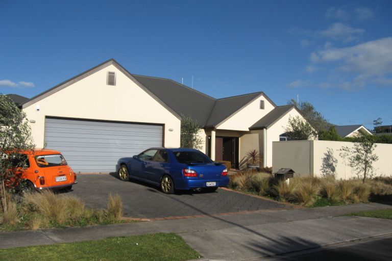 Photo of property in 11 Chatswood Place, Rototuna, Hamilton, 3210