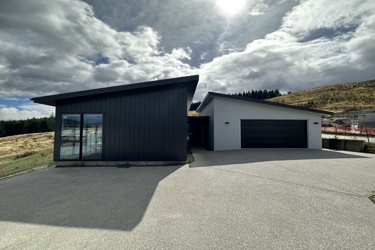 Photo of property in 13 Akitu Rise, Wanaka, 9305