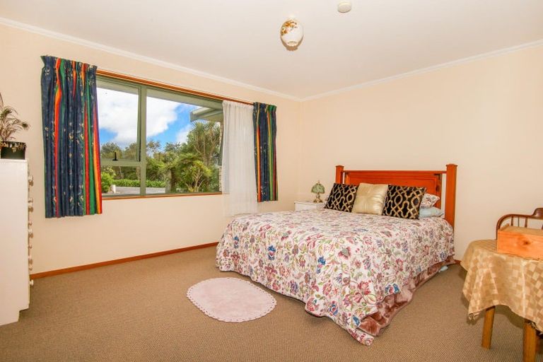 Photo of property in 37 Kew Road, Westport, 7825