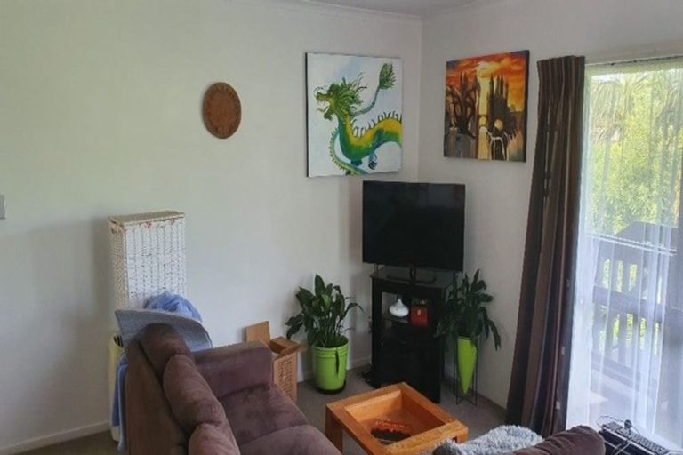 Photo of property in 2/9 Jay Court, Botany Downs, Auckland, 2010