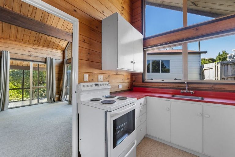 Photo of property in 14 Fairfax Terrace, Frankleigh Park, New Plymouth, 4310