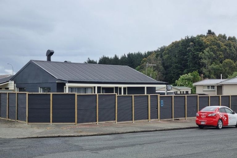 Photo of property in 15 Paisley Street, Kew, Invercargill, 9812